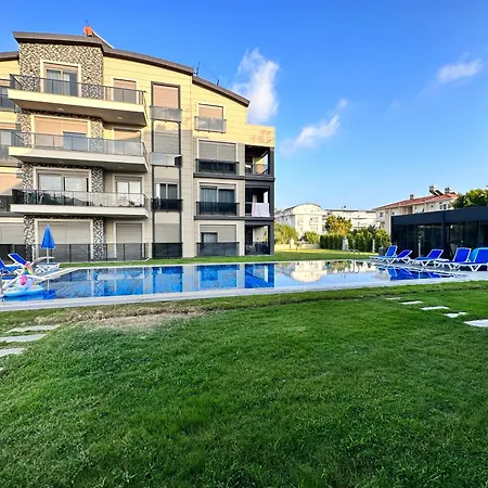 Adelaida 2 Bedrooms ベレキ